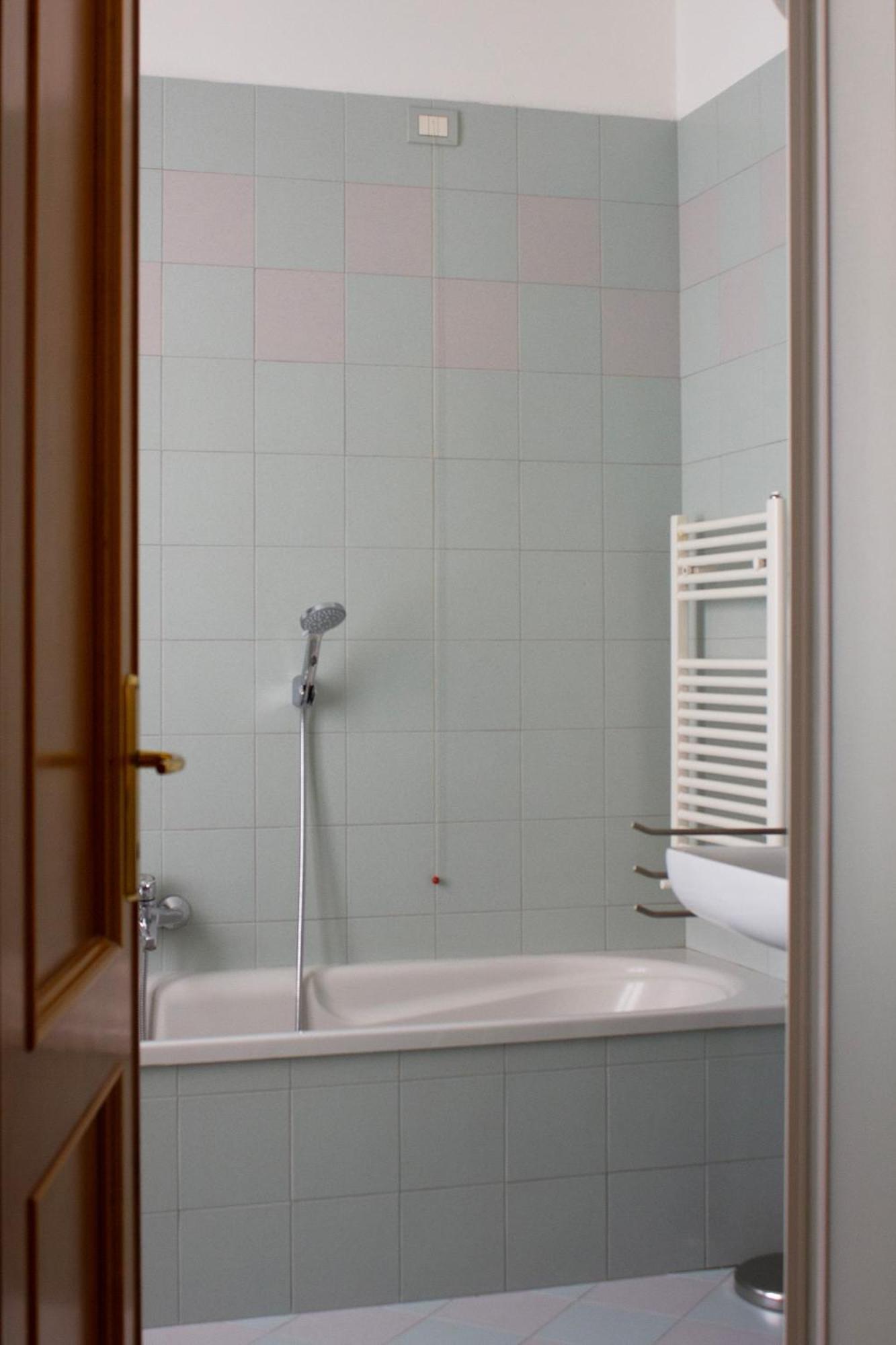 Appartamento Moderno E Tranquillo Piacenza Luaran gambar